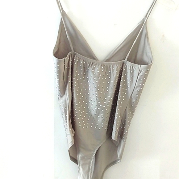 BODYSUIT GRAY SILVER STUDDED V-NECK HIGH-CUT THONG SIZE MEDIUM NWT - Picture 4 of 7
